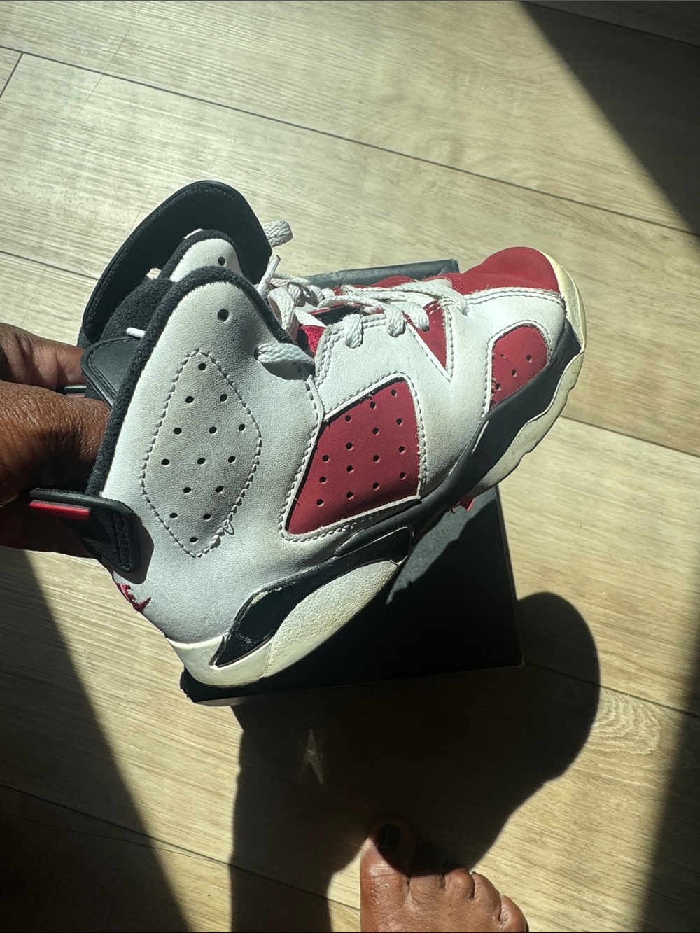 Kids Athletic Sneakers in White and Red - Classic Basketball Style